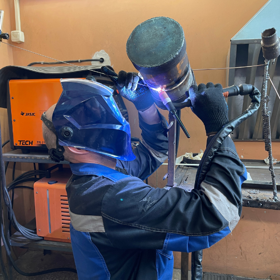 Сварщик дуговой сварки неплавящимся электродом в защитном газе (РАД) Сварщик дуговой сварки неплавящимся электродом в защитном газе (РАД)